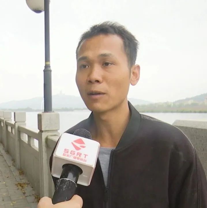 DƬ